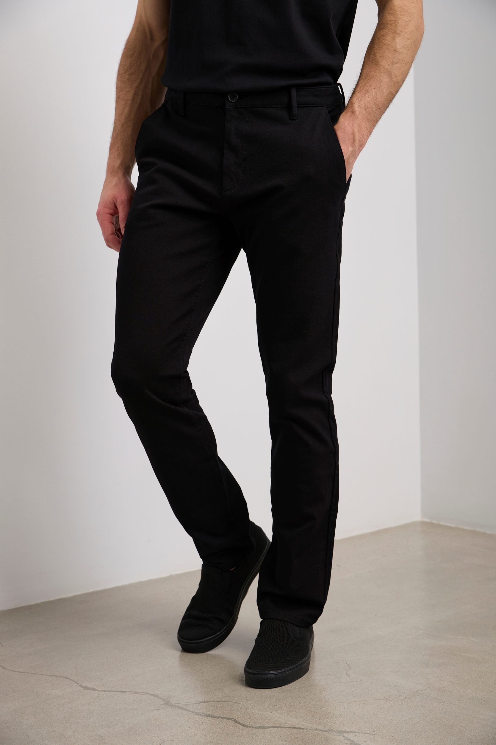 Slim fit slash pocket stretch pants