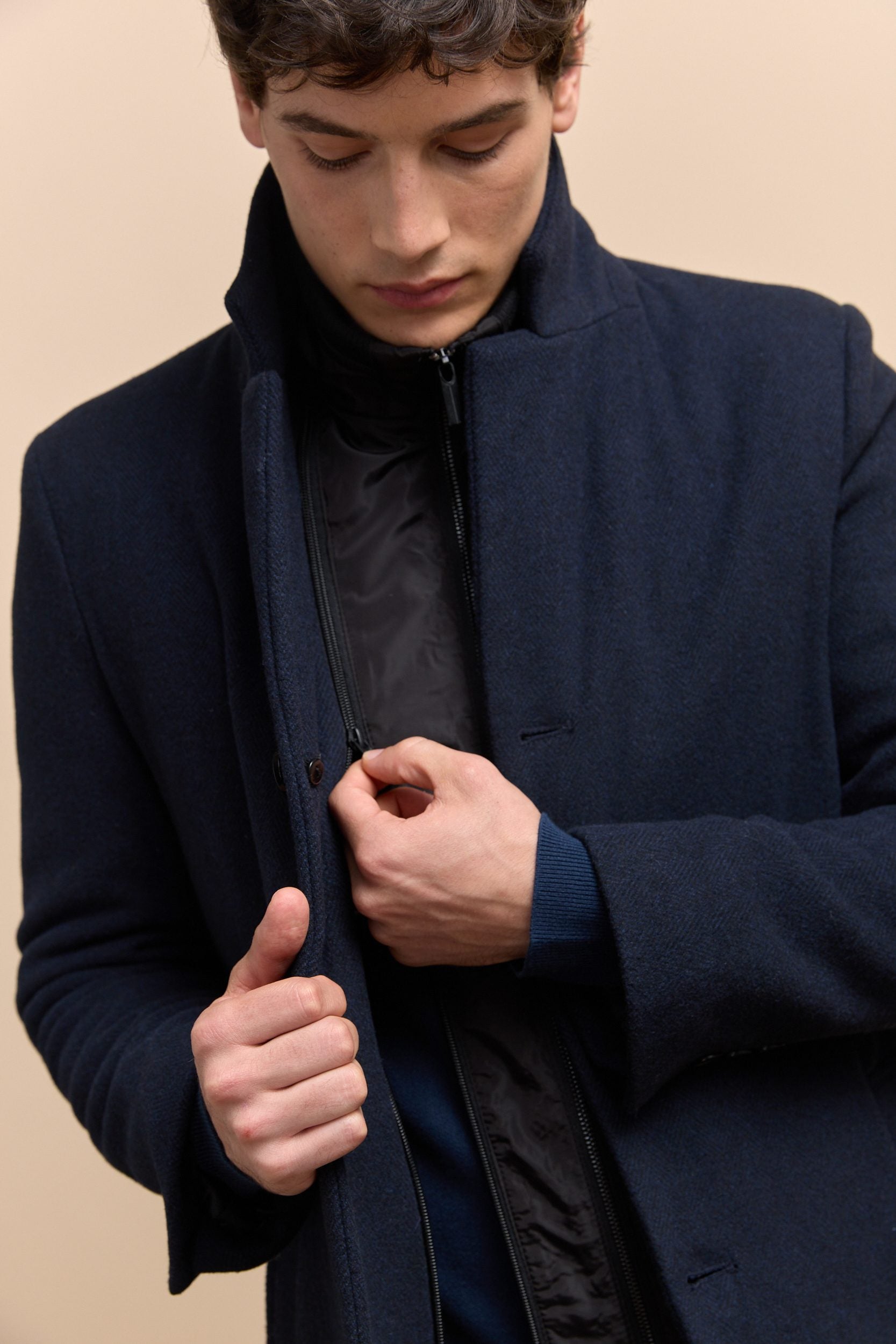 Herringbone coat with removable collar