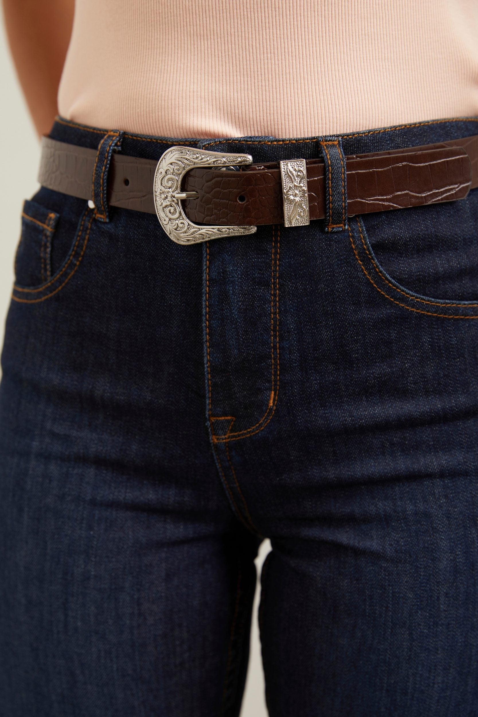 Engraved buckle belt