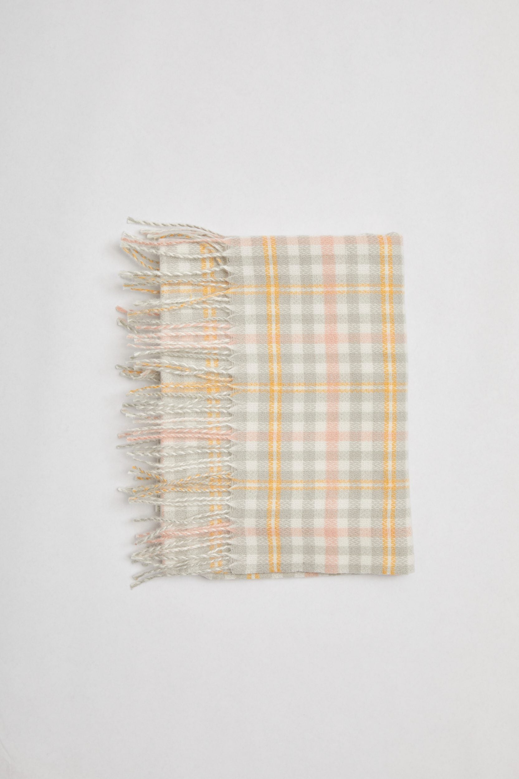 Plaid scarf with fringes