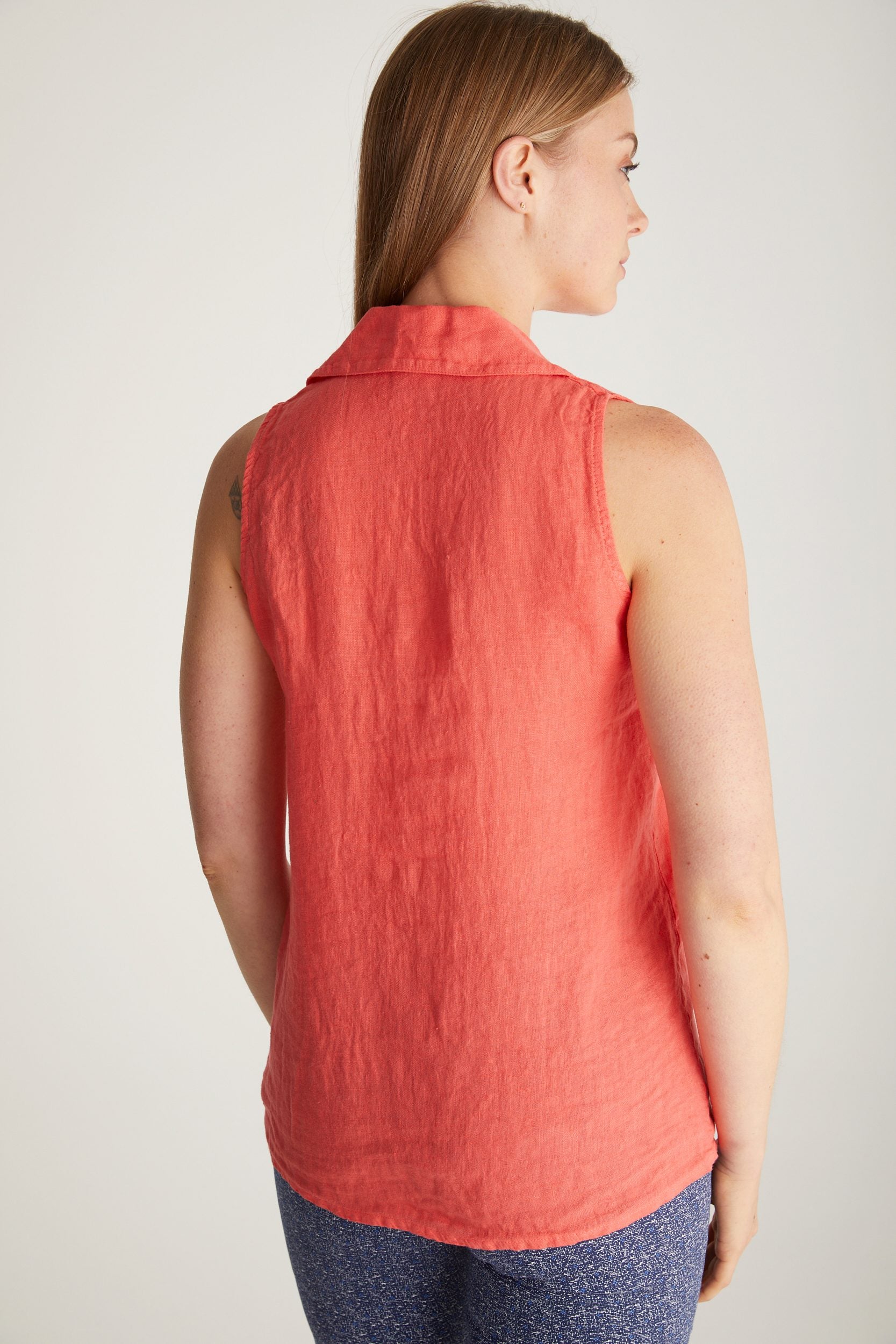 Linen sleeveless blouse