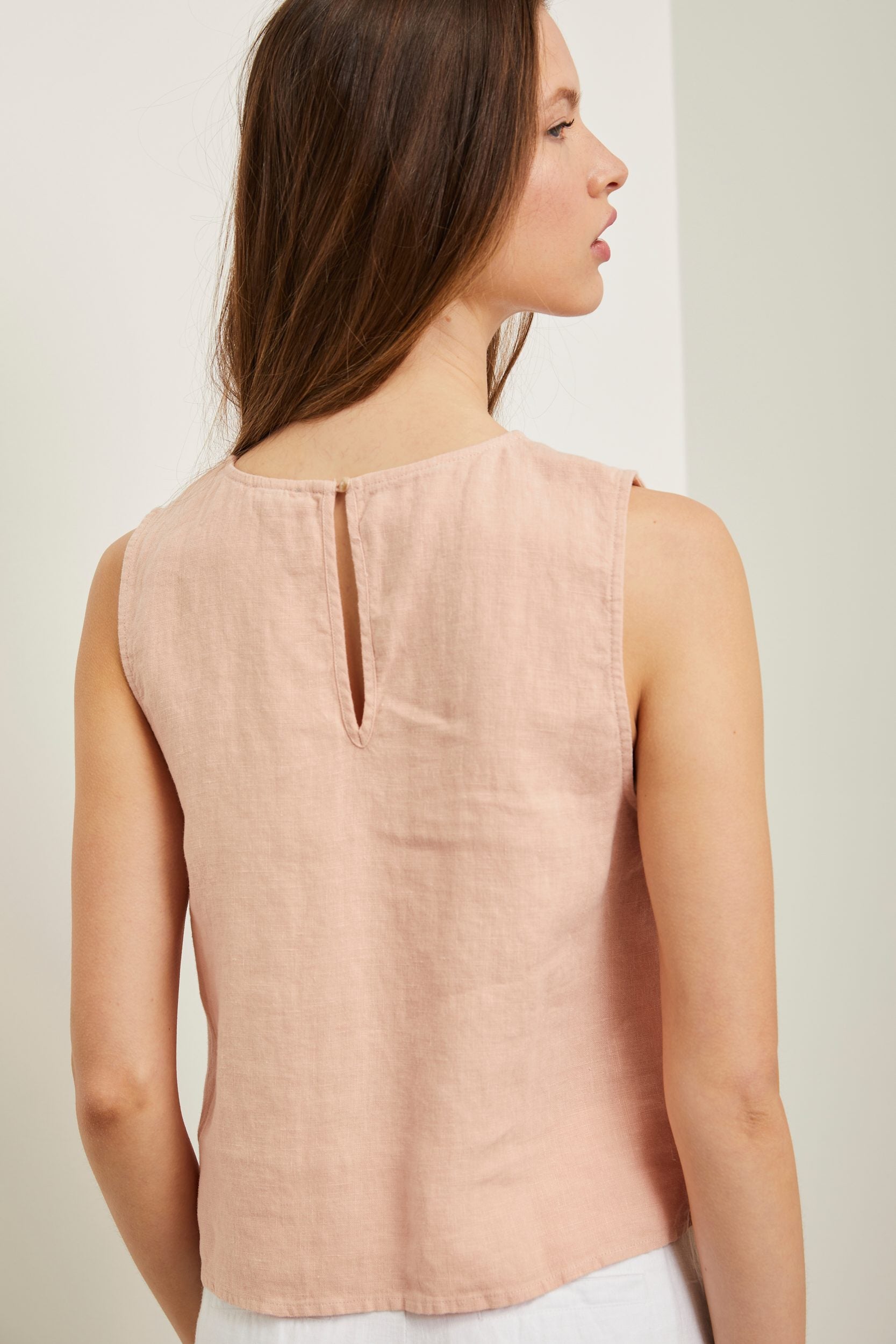 Sleeveless linen cropped top