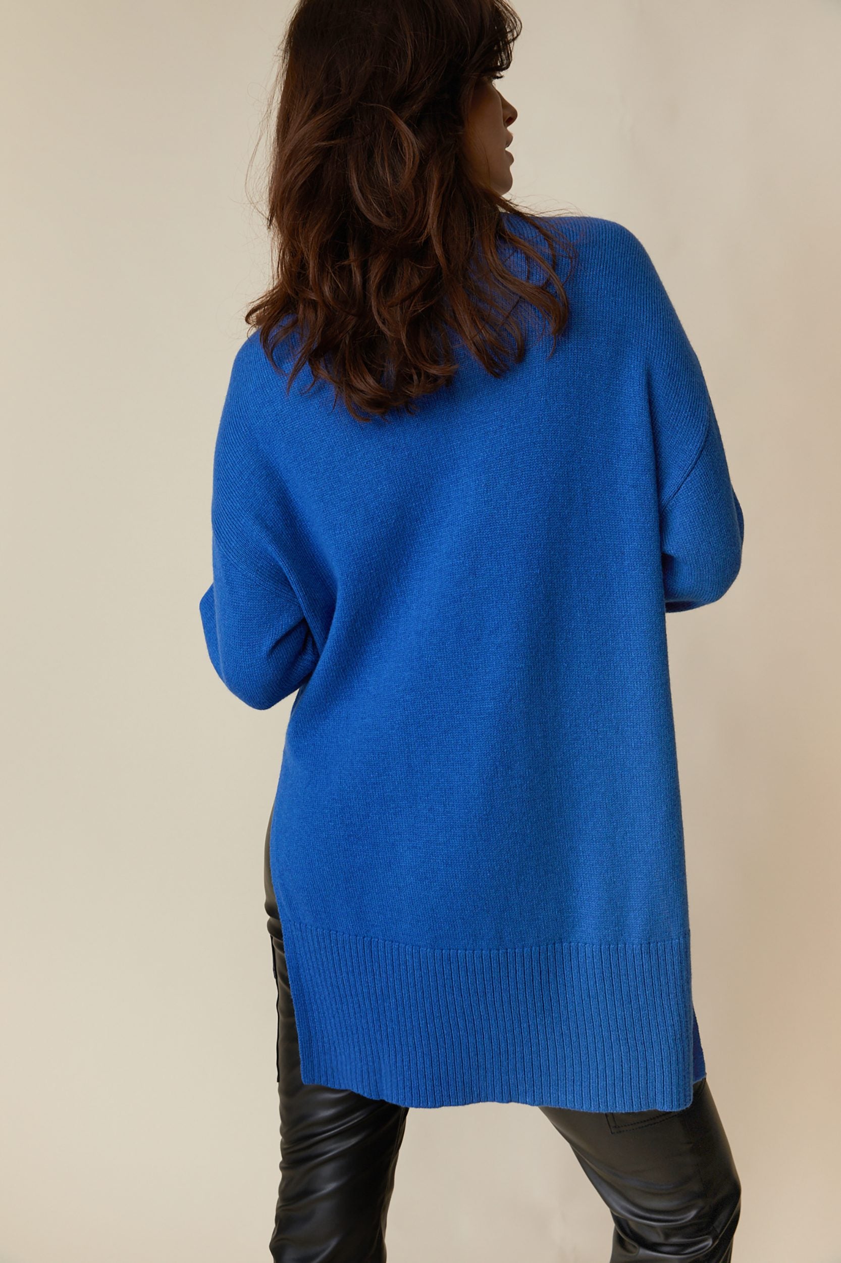 Cashmere blend sweater with large cropped sleeves