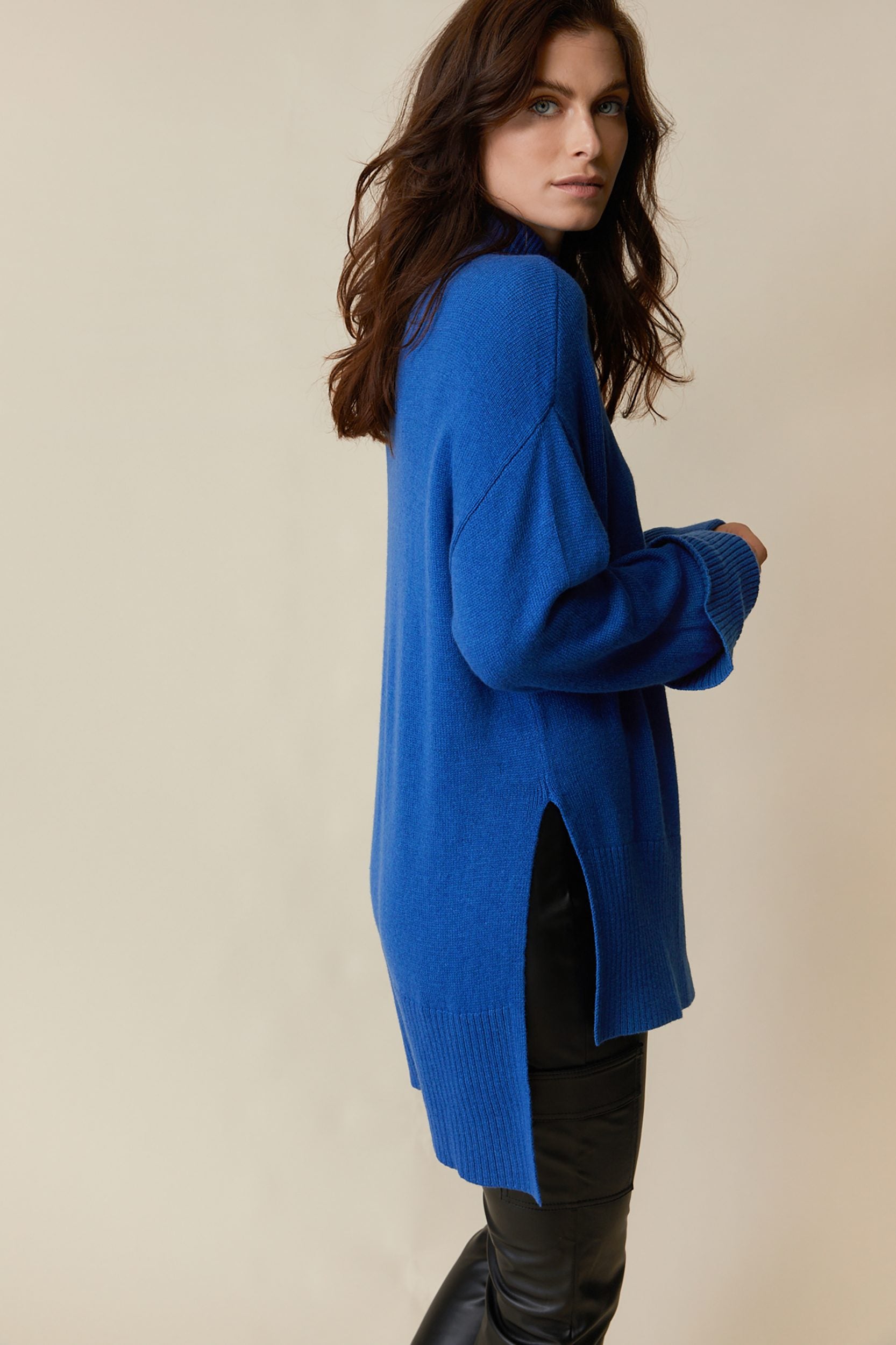 Cashmere blend sweater with large cropped sleeves