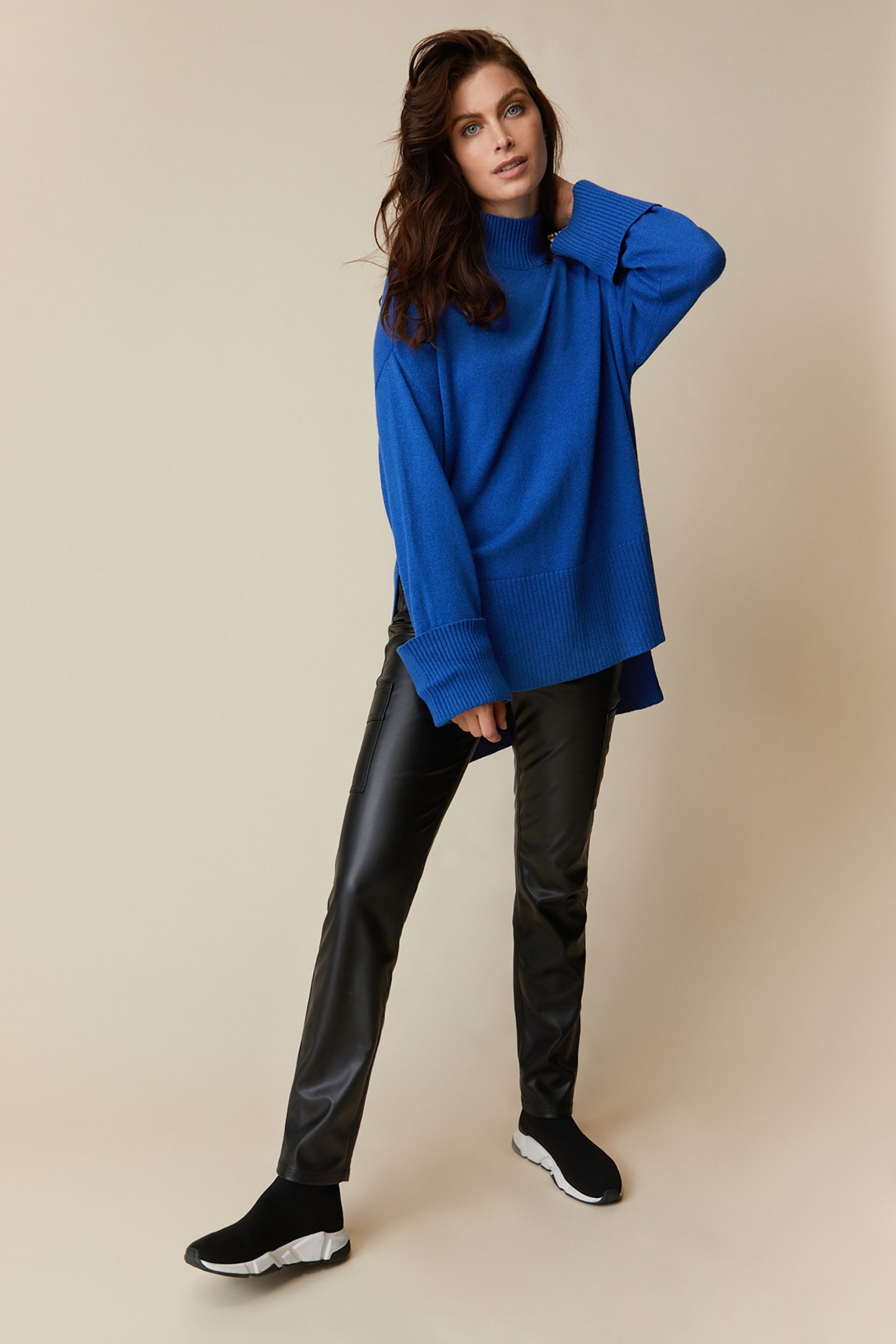 Cashmere blend sweater with large cropped sleeves