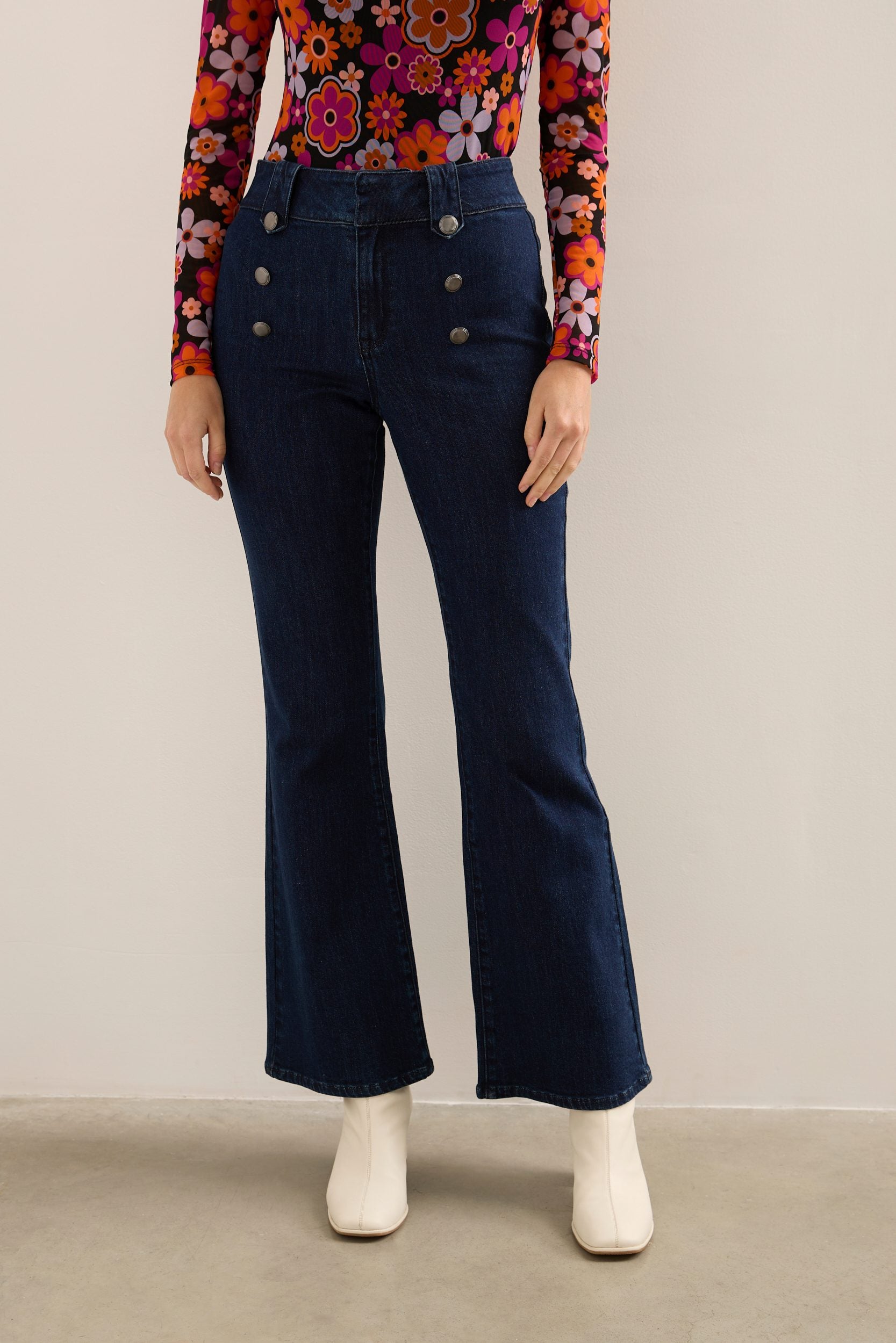 Flared High Waist Buttoned Jean