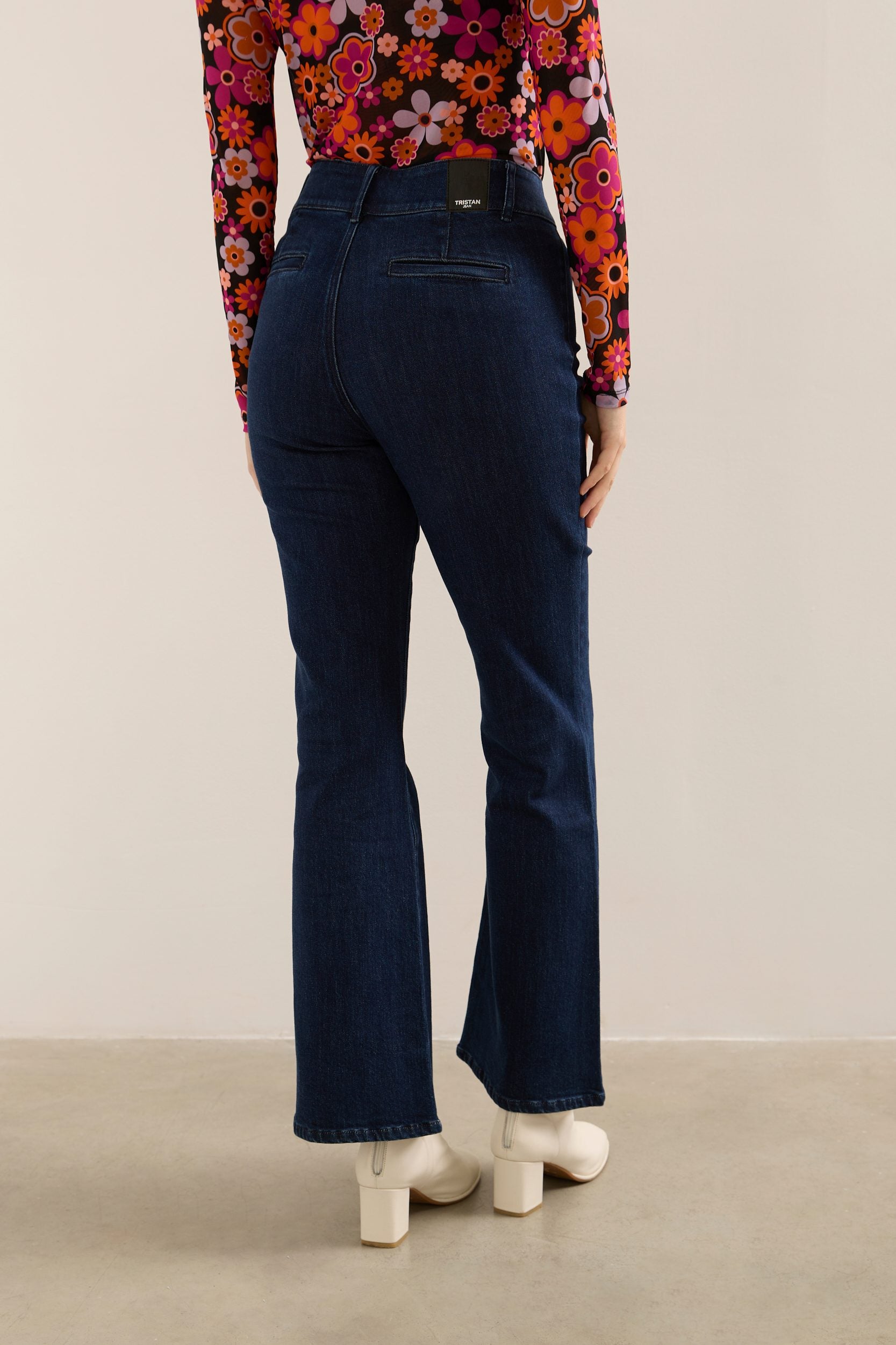 Flared High Waist Buttoned Jean