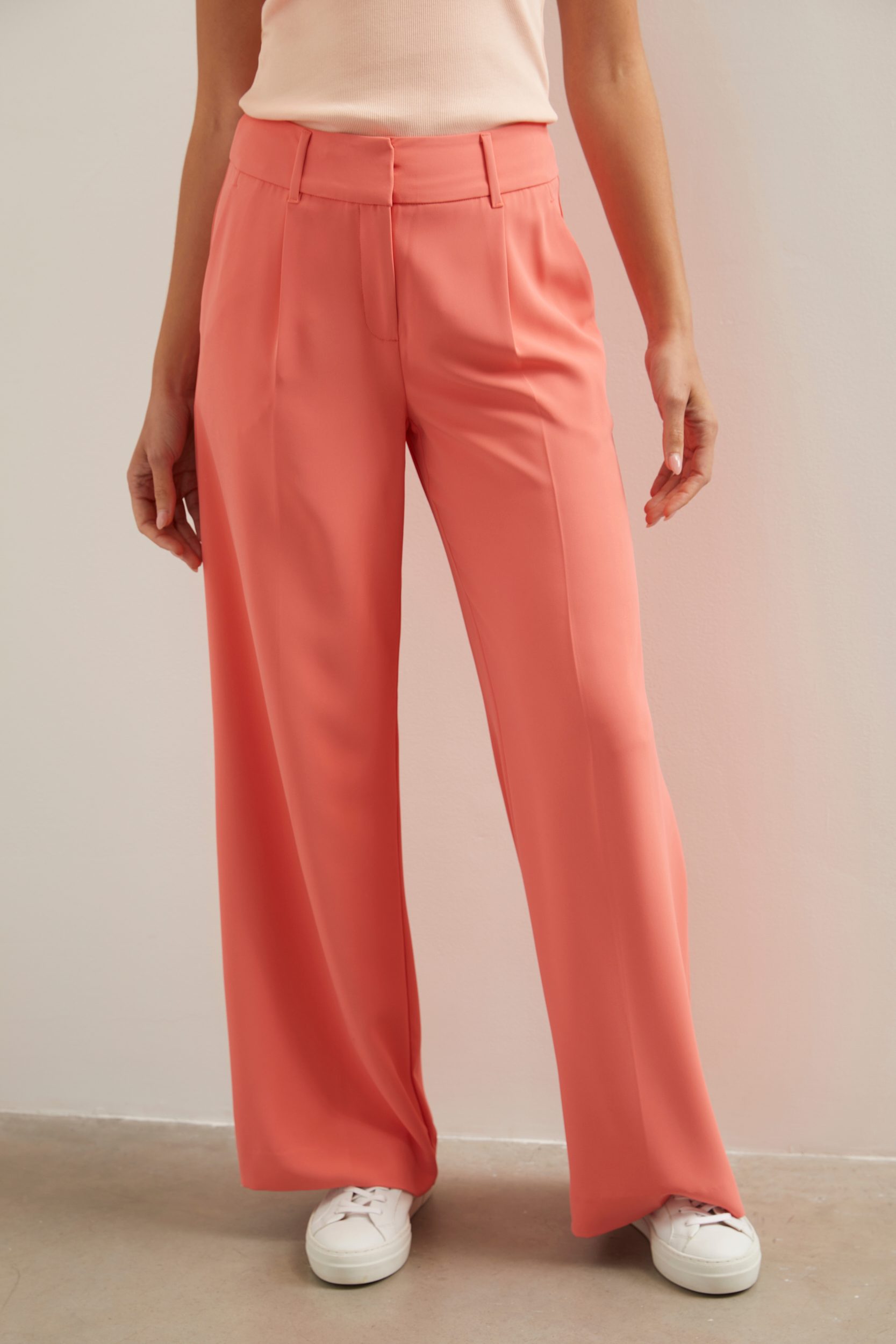 Wide leg fluid pant with pleat