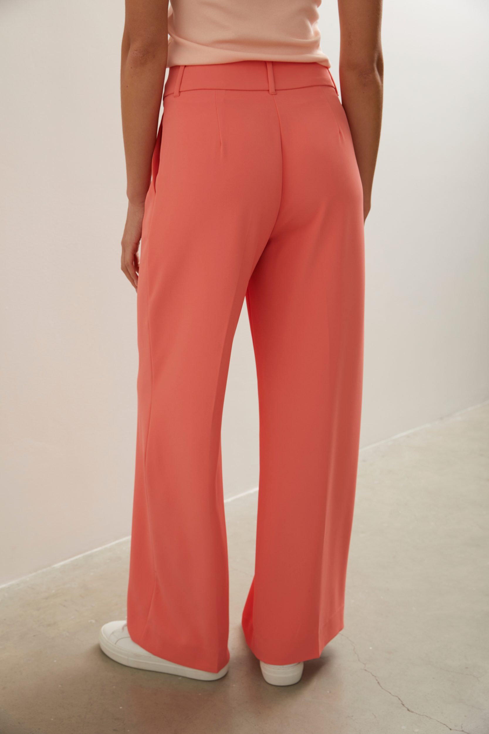 Wide leg fluid pant with pleat