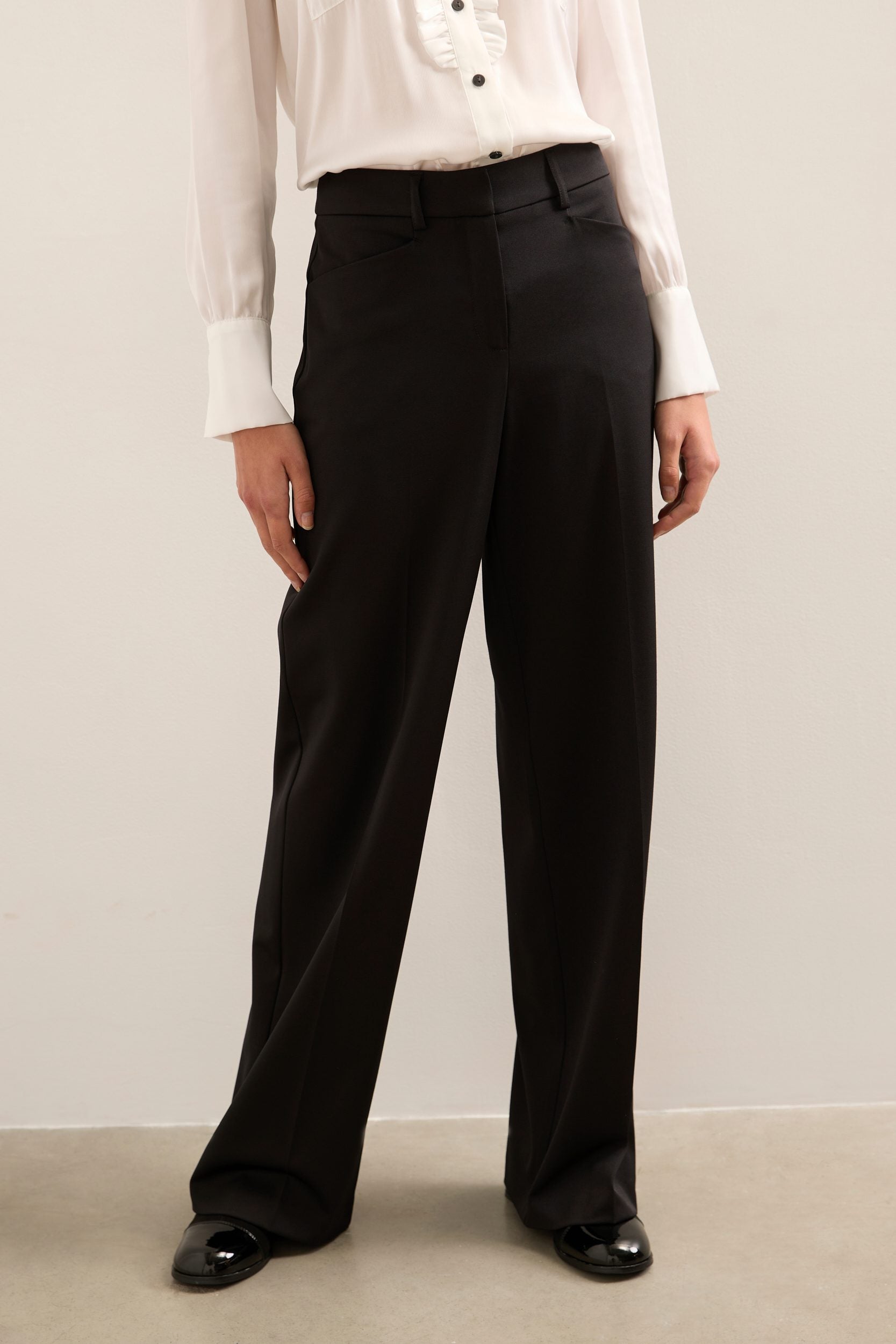 Modern Fit Basic Wide Leg Pant