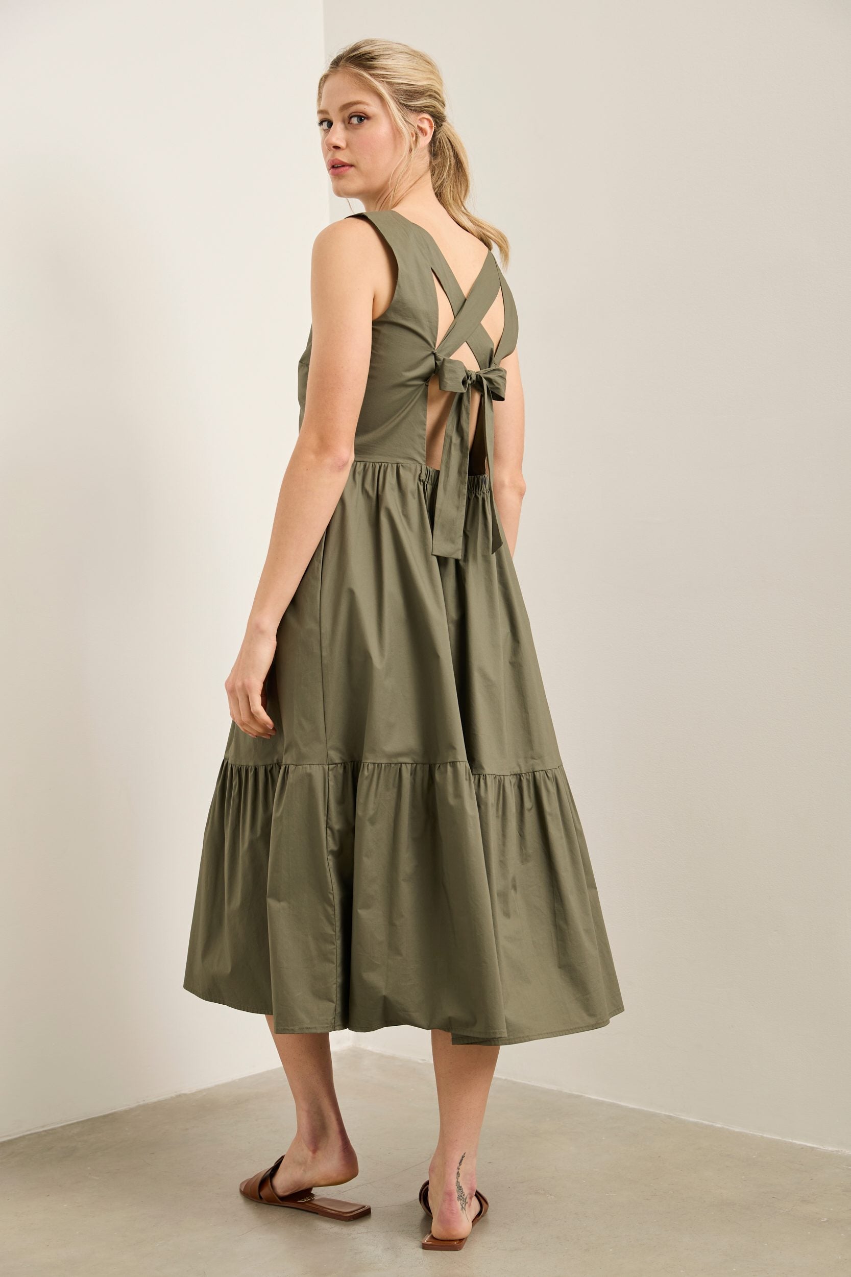 Poplin dress with open back