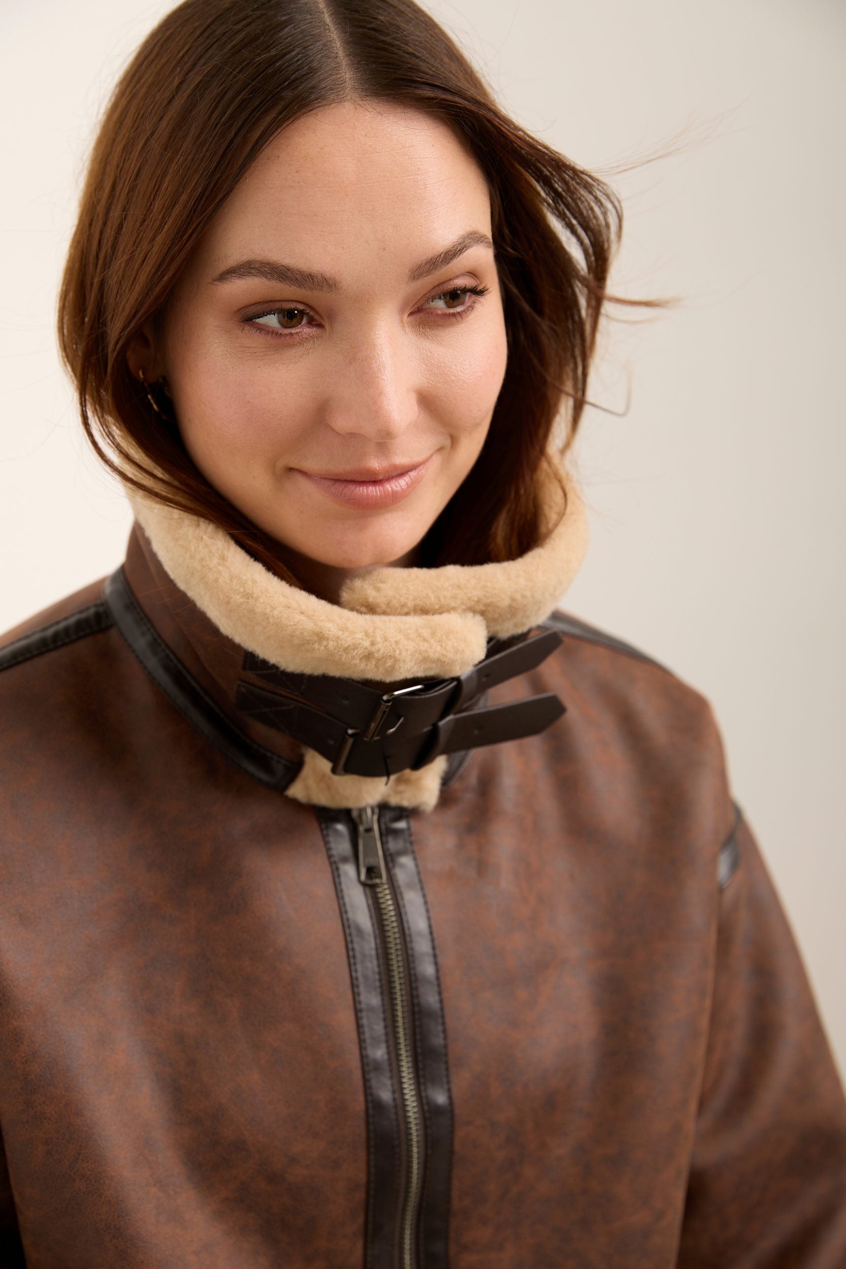 Manteau ample écourté en faux mouton renversé