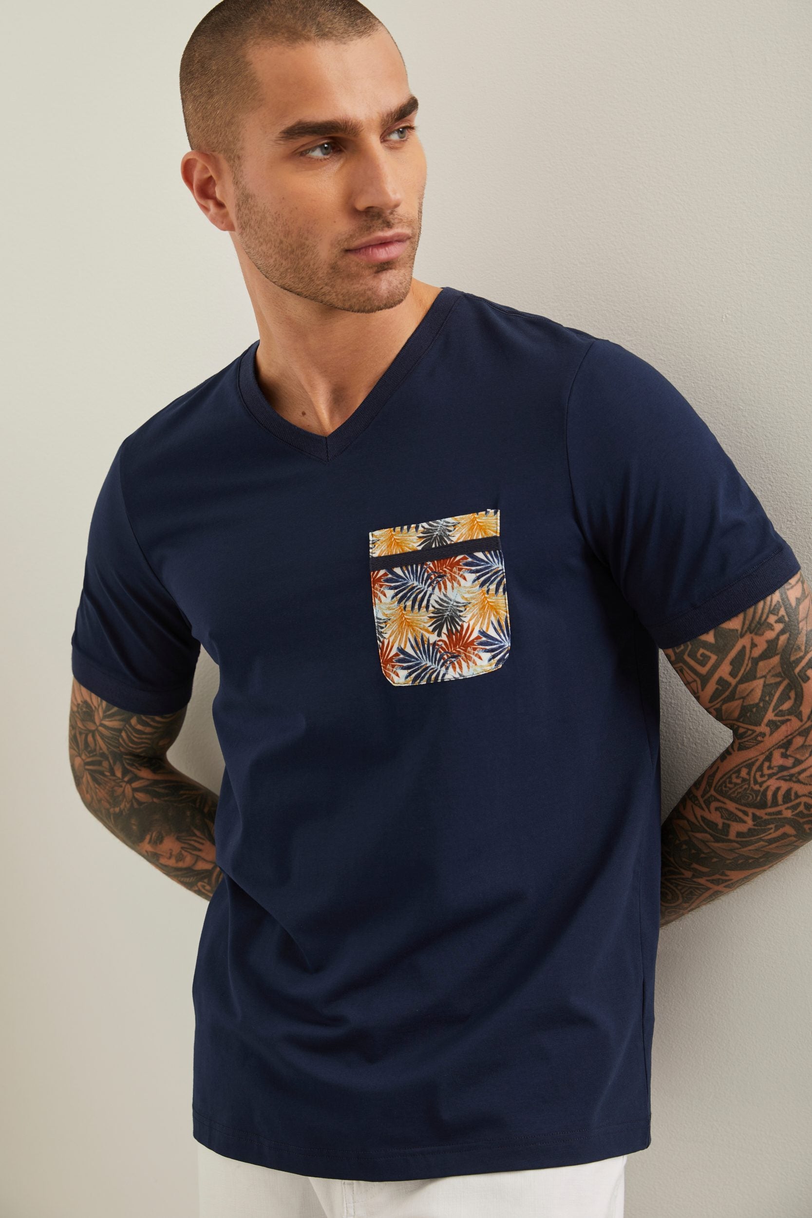 V neck t-shirt with pocket